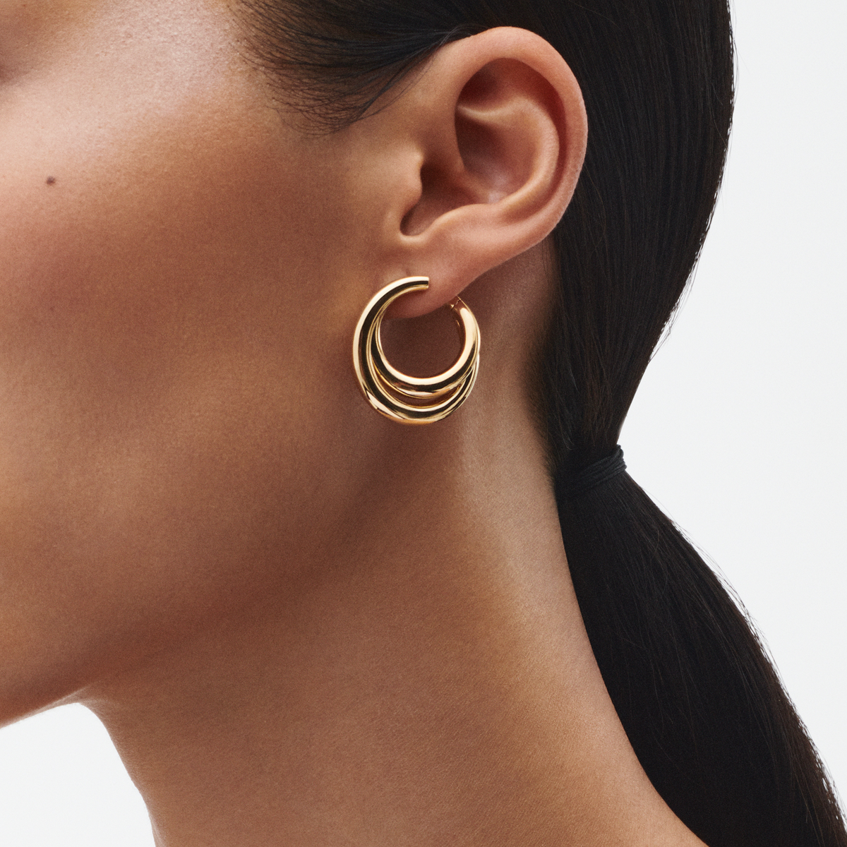 Gold Loop Spring Earning Pattern Infinity Loop Earrings Medium | 18K Gold Ring | Engelbert 19